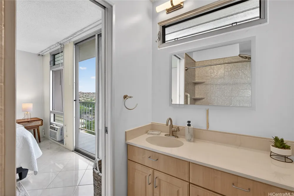 2575 Kuhio Ave, Honolulu, HI 96815