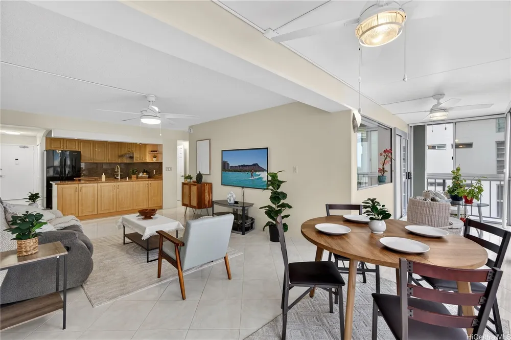 2575 Kuhio Ave, Honolulu, HI 96815