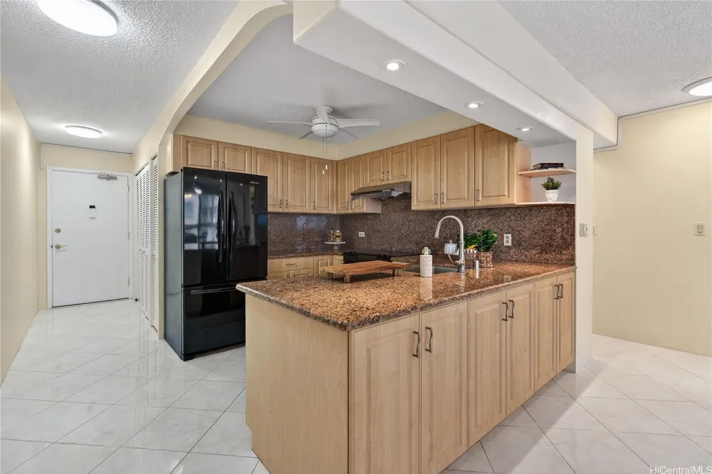 2575 Kuhio Ave, Honolulu, HI 96815