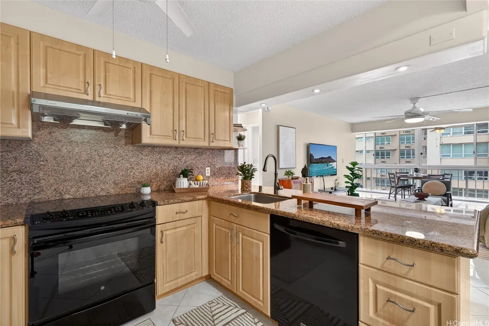 2575 Kuhio Ave, Honolulu, HI 96815