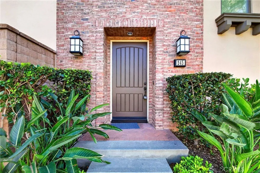 245 Rodeo, Irvine, CA 92602