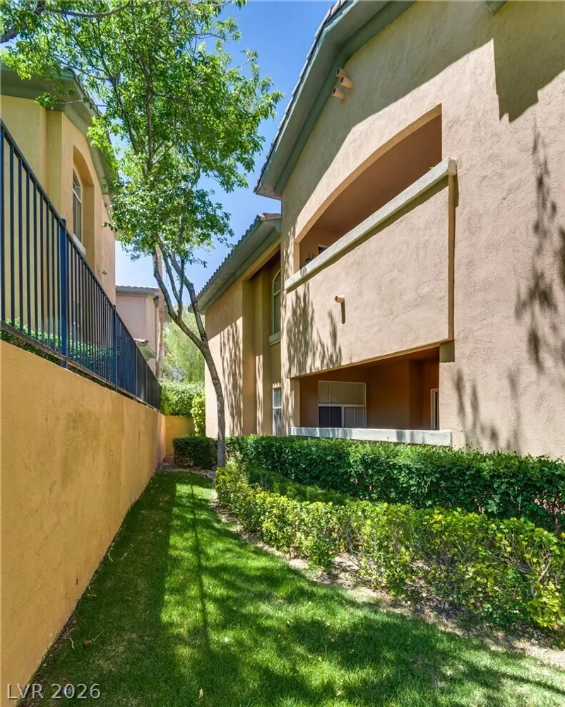 1705 Sky of Red Dr, Las Vegas, NV 89128
