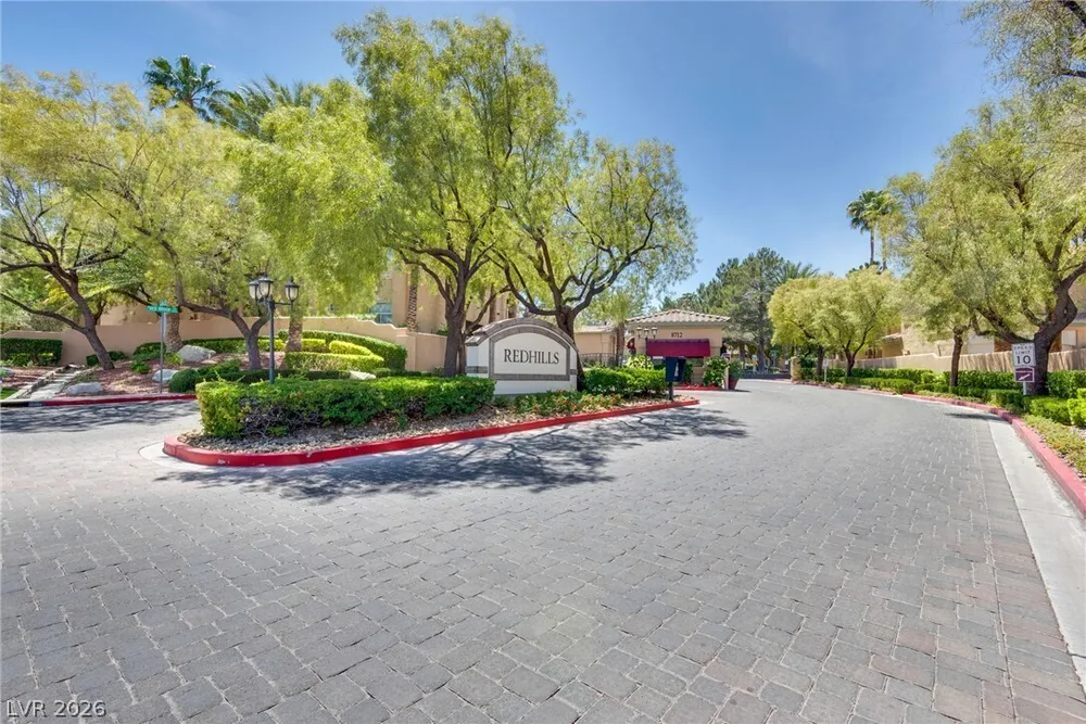 1705 Sky of Red Dr, Las Vegas, NV 89128