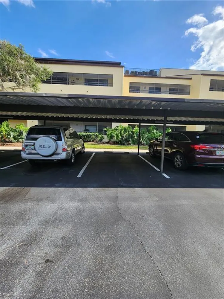 13612 S Village Dr, Tampa, FL 33618