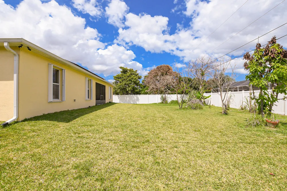 1961 SW Diamond St, Port St Lucie, FL 34953