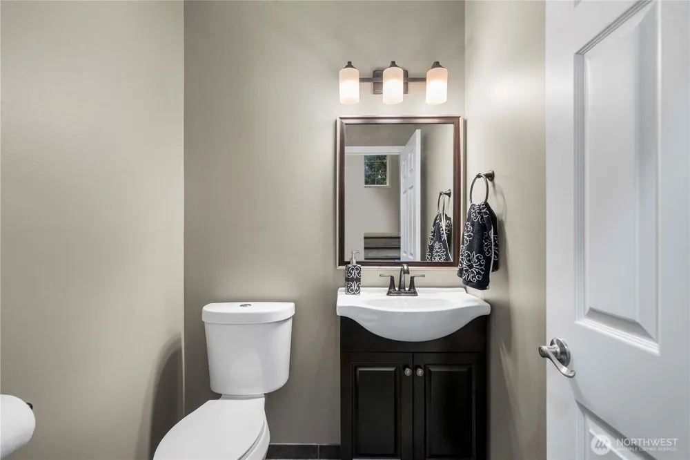 25401 Kanasket Dr, Black Diamond, WA 98010