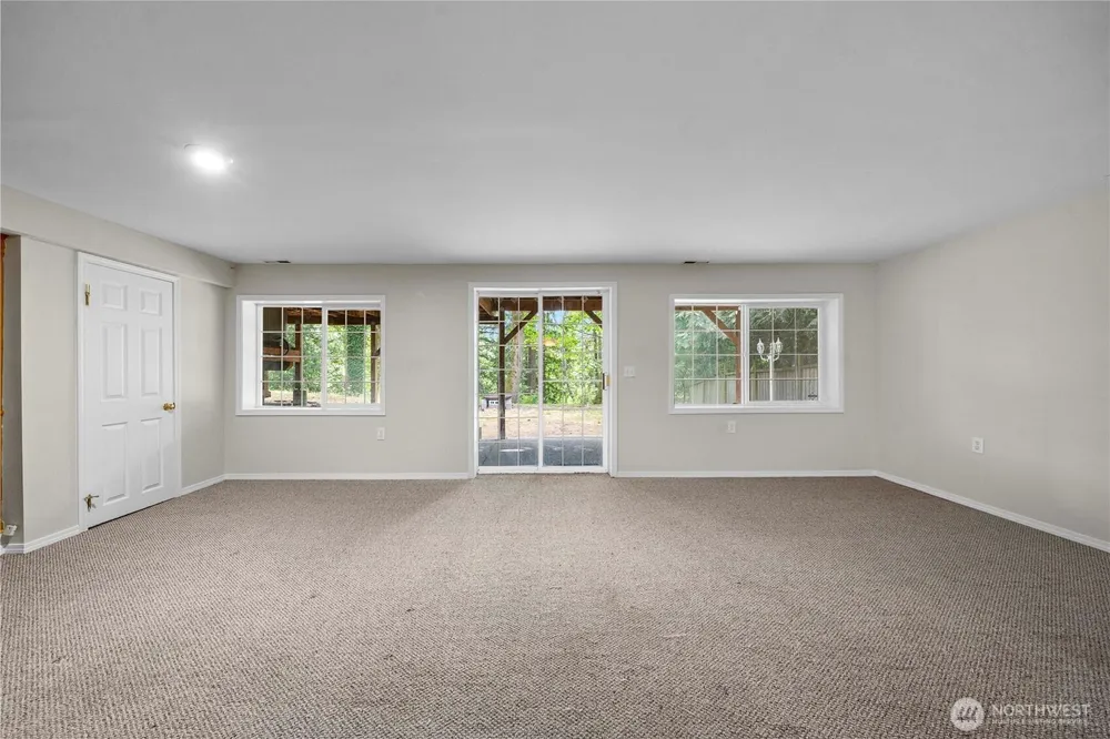 25401 Kanasket Dr, Black Diamond, WA 98010