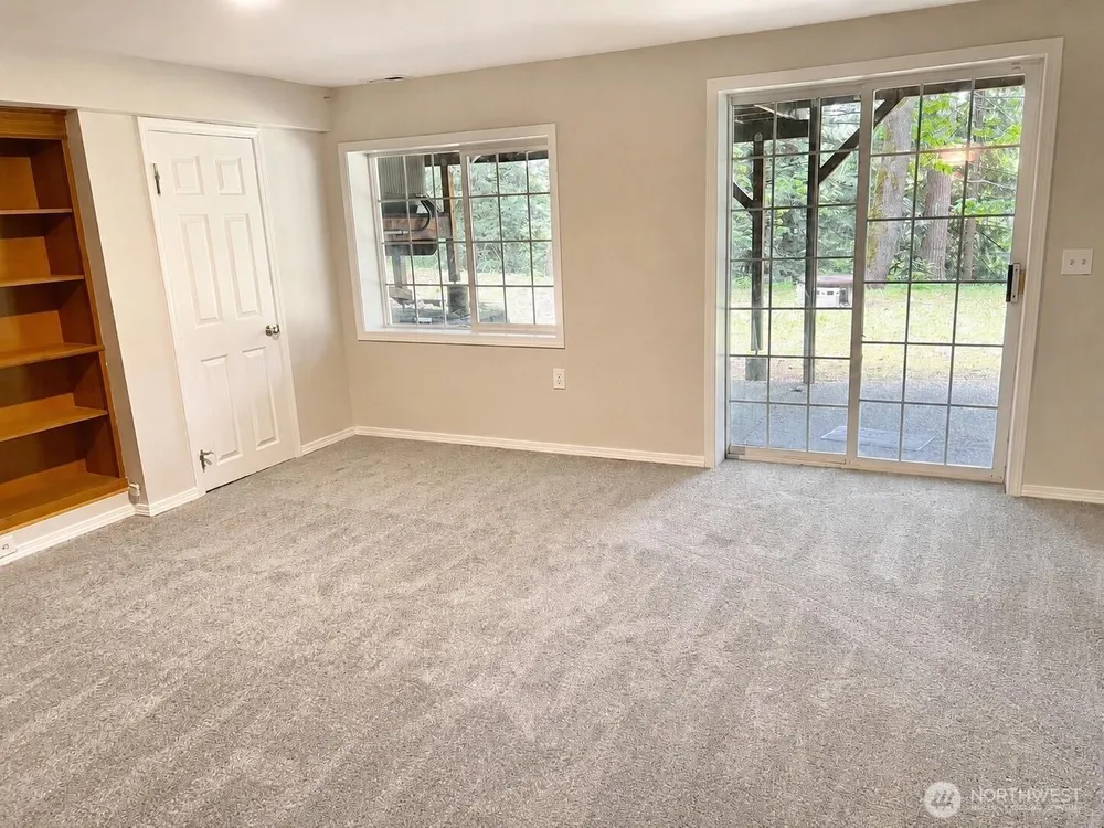 25401 Kanasket Dr, Black Diamond, WA 98010
