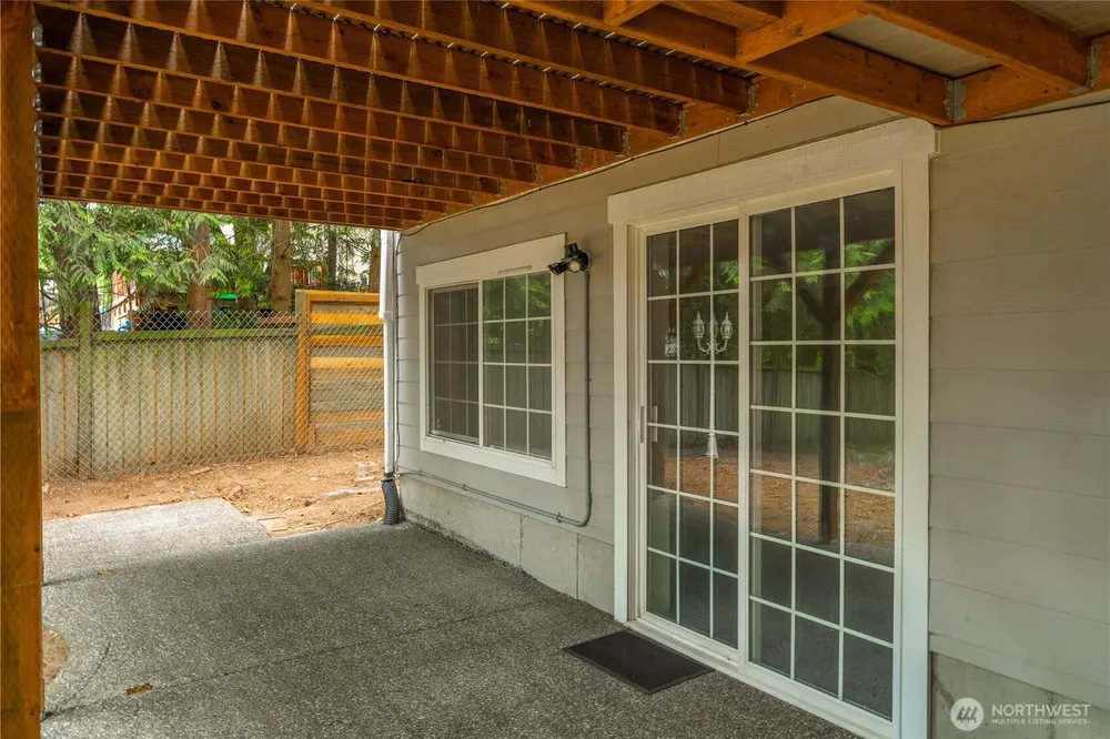 25401 Kanasket Dr, Black Diamond, WA 98010