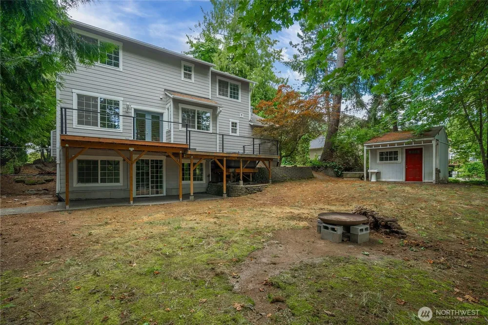 25401 Kanasket Dr, Black Diamond, WA 98010
