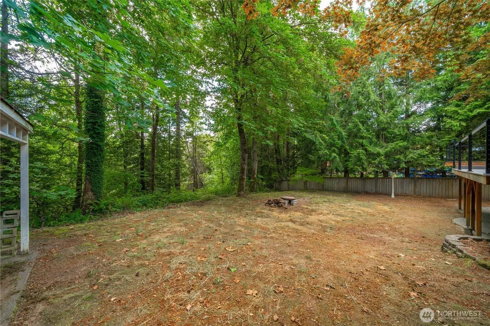 25401 Kanasket Dr, Black Diamond, WA 98010