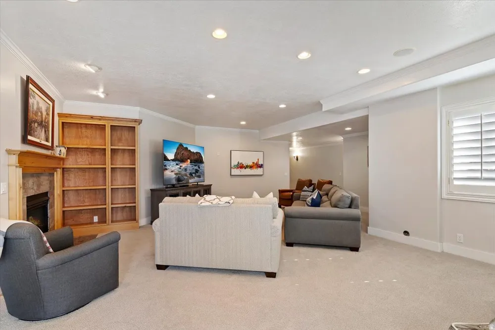 473 N Hampton Ct, Fruit Heights, UT 84037