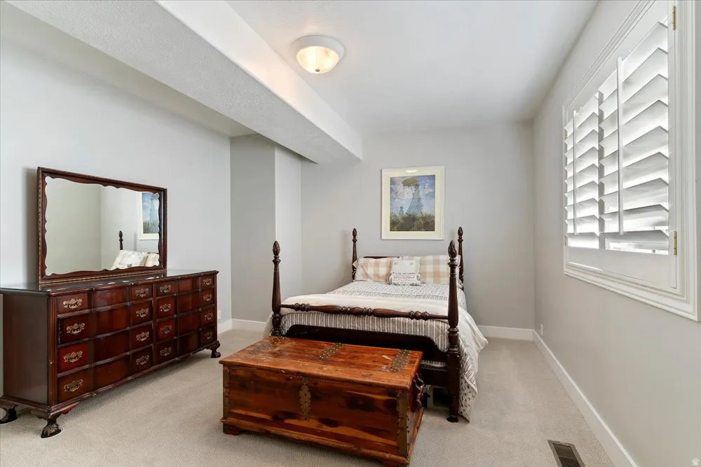 473 N Hampton Ct, Fruit Heights, UT 84037