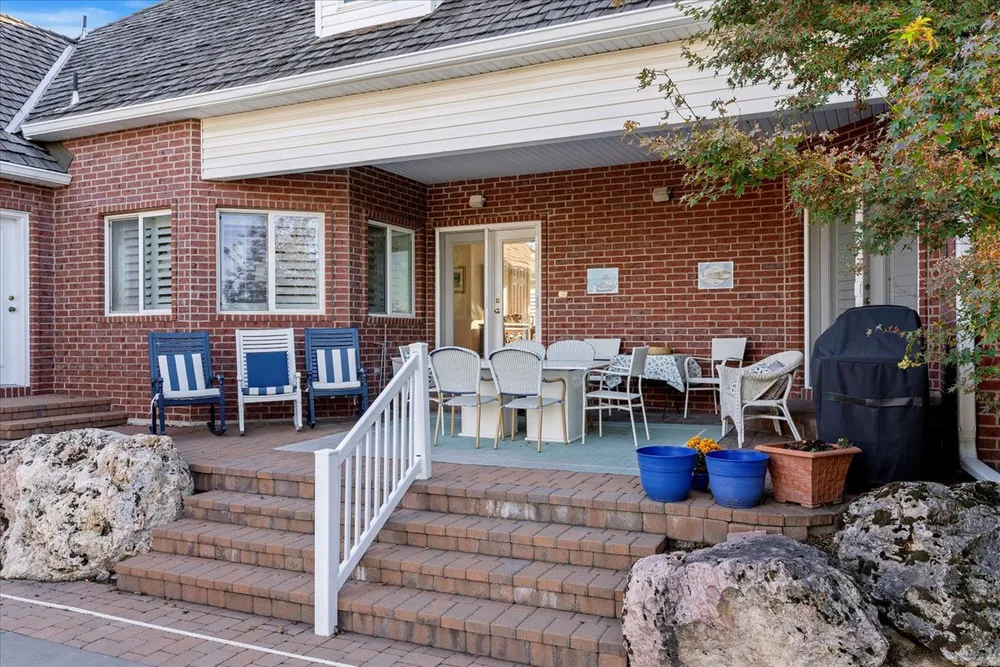 473 N Hampton Ct, Fruit Heights, UT 84037