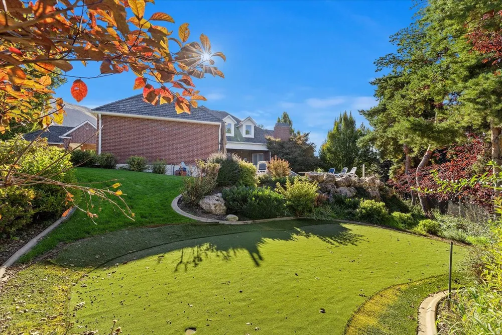 473 N Hampton Ct, Fruit Heights, UT 84037