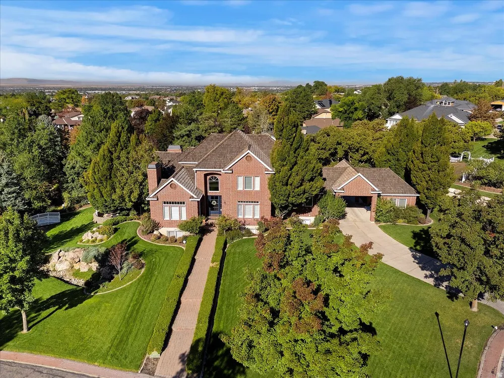 473 N Hampton Ct, Fruit Heights, UT 84037