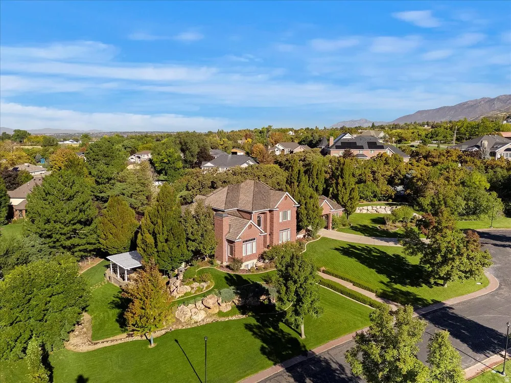 473 N Hampton Ct, Fruit Heights, UT 84037