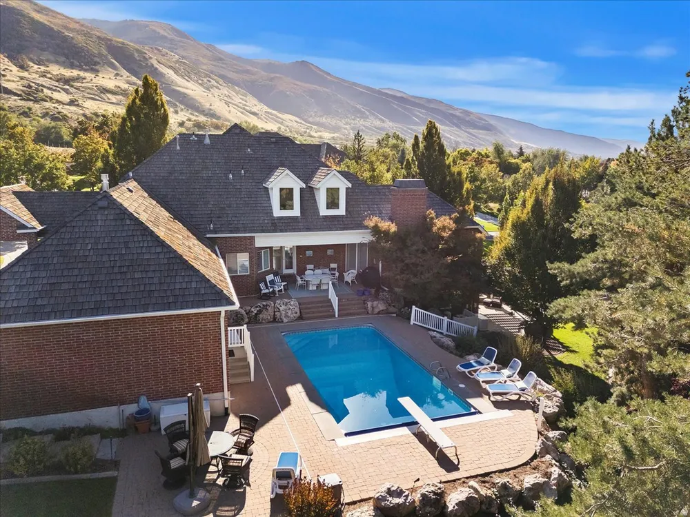 473 N Hampton Ct, Fruit Heights, UT 84037