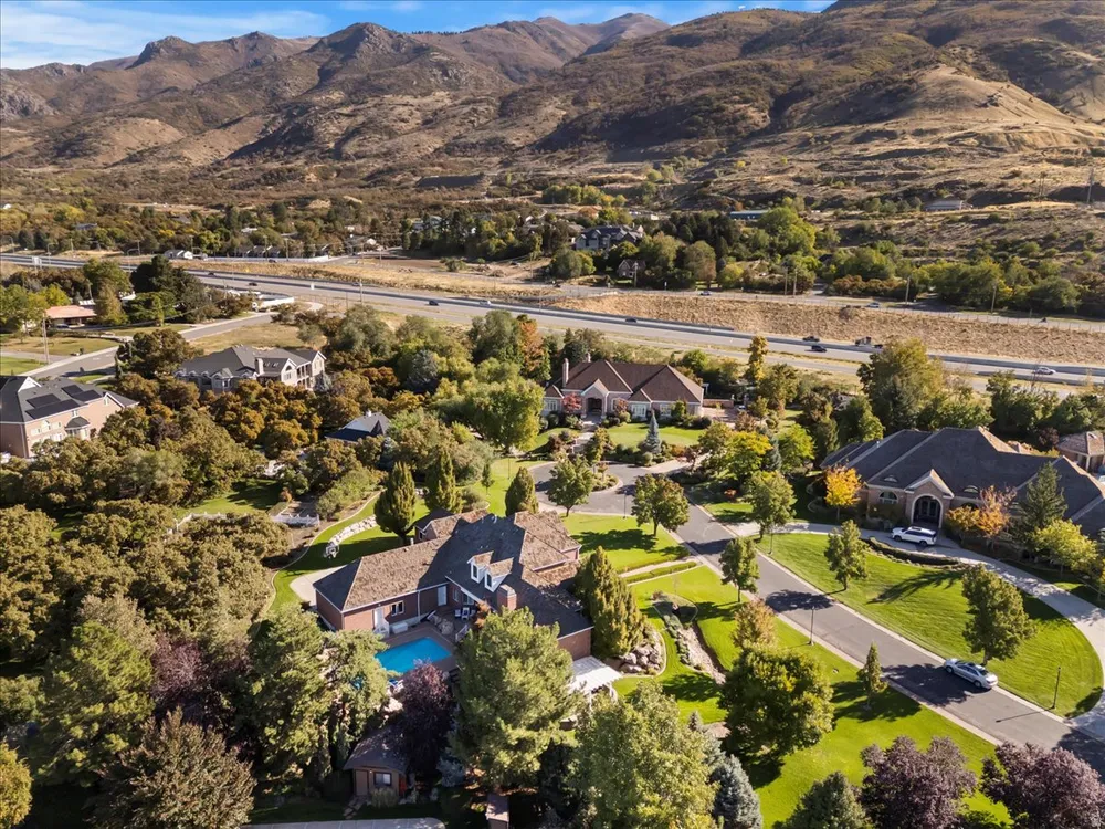 473 N Hampton Ct, Fruit Heights, UT 84037