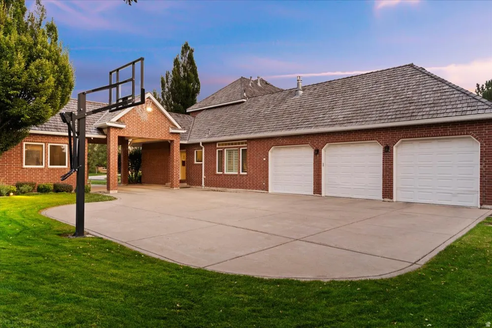 473 N Hampton Ct, Fruit Heights, UT 84037