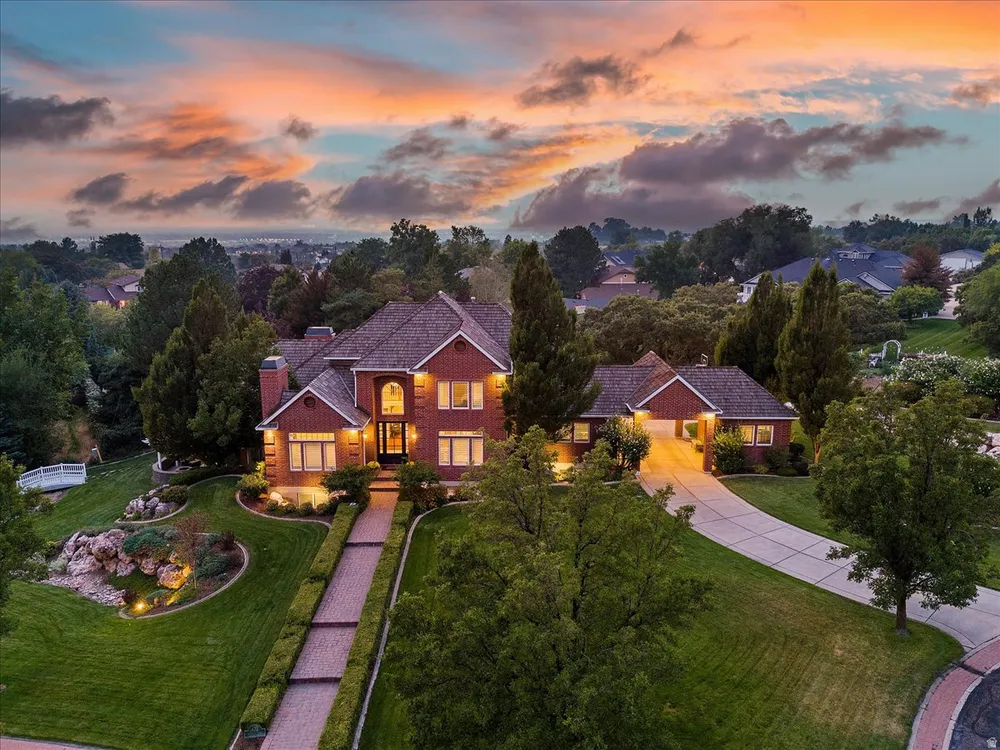473 N Hampton Ct, Fruit Heights, UT 84037