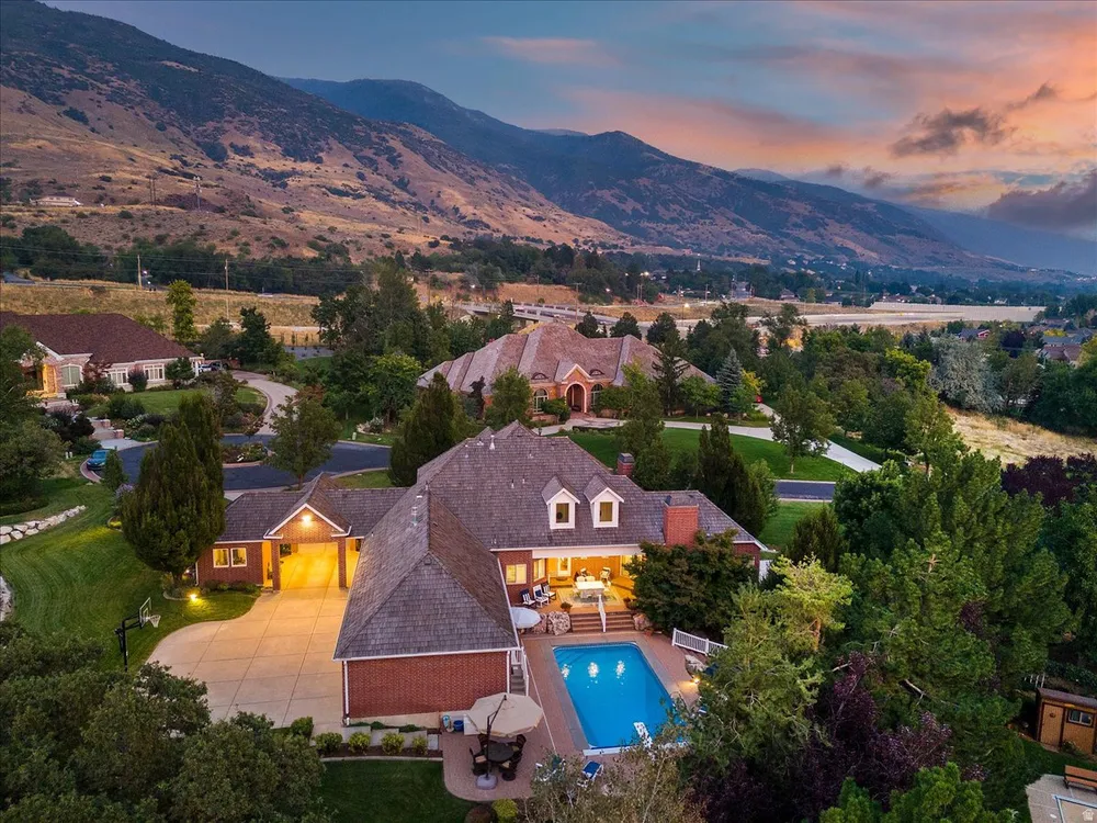 473 N Hampton Ct, Fruit Heights, UT 84037