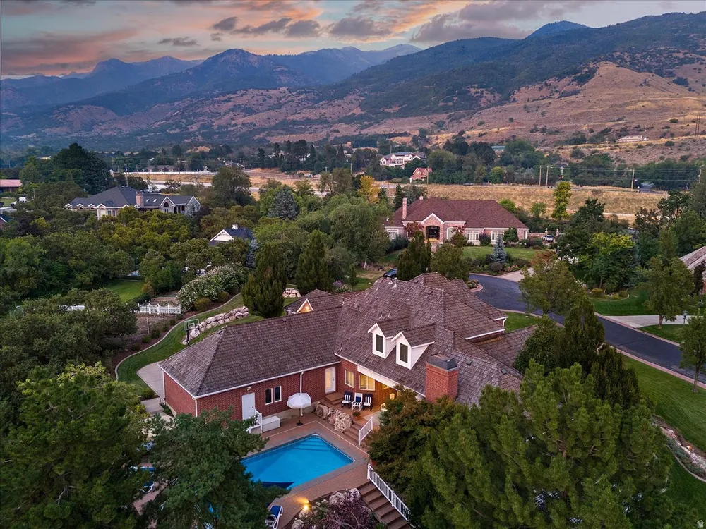 473 N Hampton Ct, Fruit Heights, UT 84037