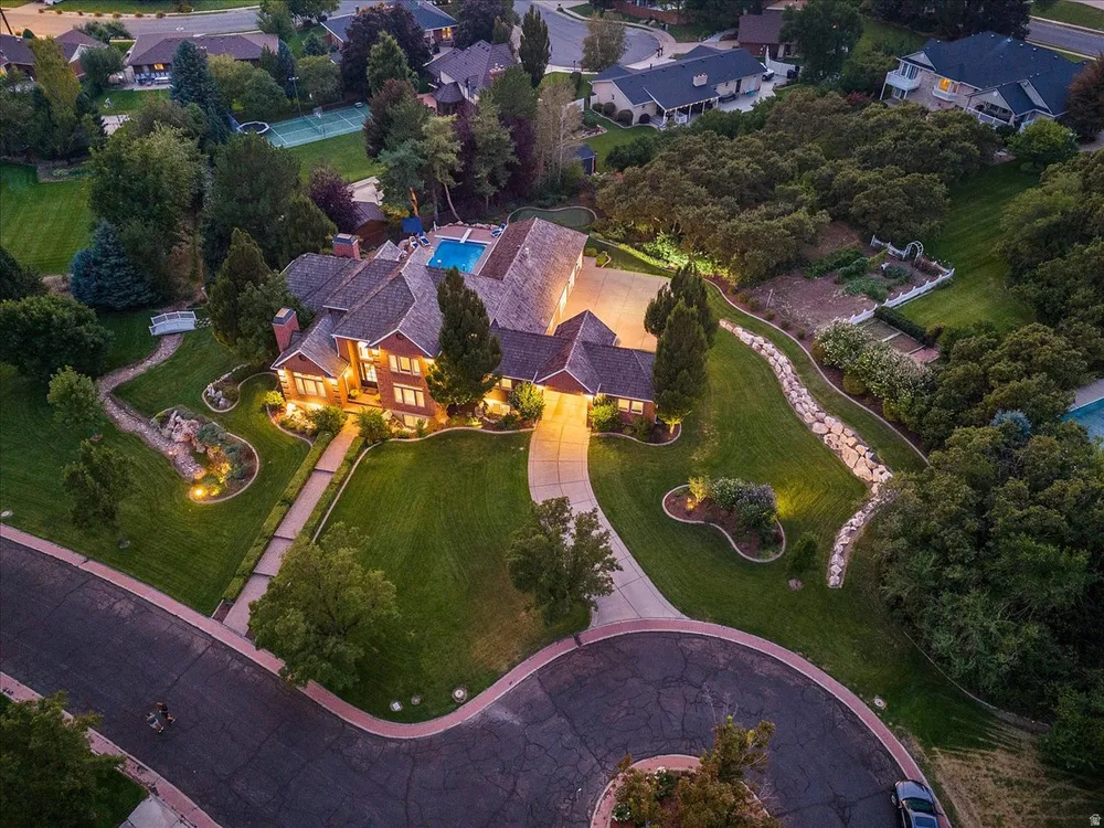 473 N Hampton Ct, Fruit Heights, UT 84037