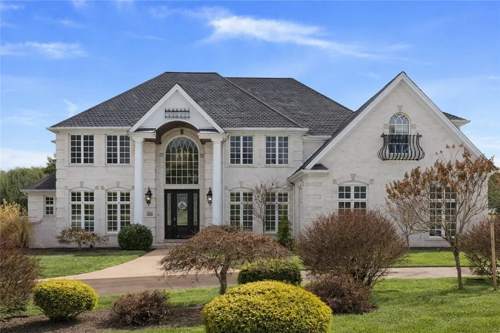 470 Four Lakes Dr, Gibsonia, PA 15044