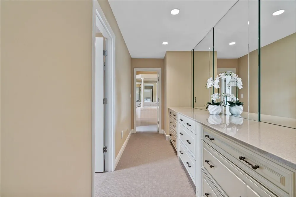 470 Four Lakes Dr, Gibsonia, PA 15044