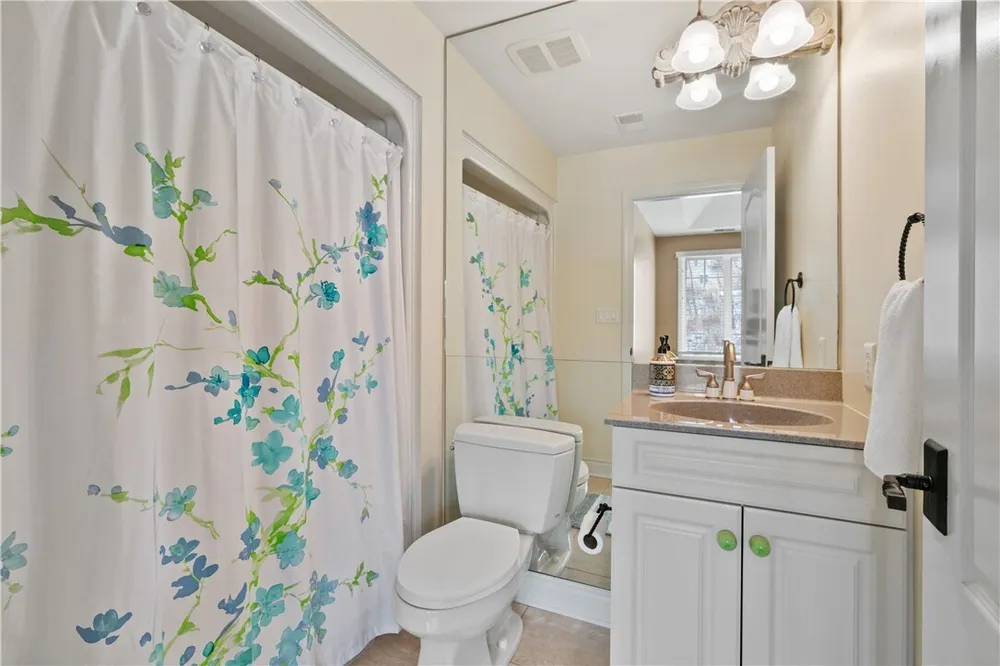 470 Four Lakes Dr, Gibsonia, PA 15044