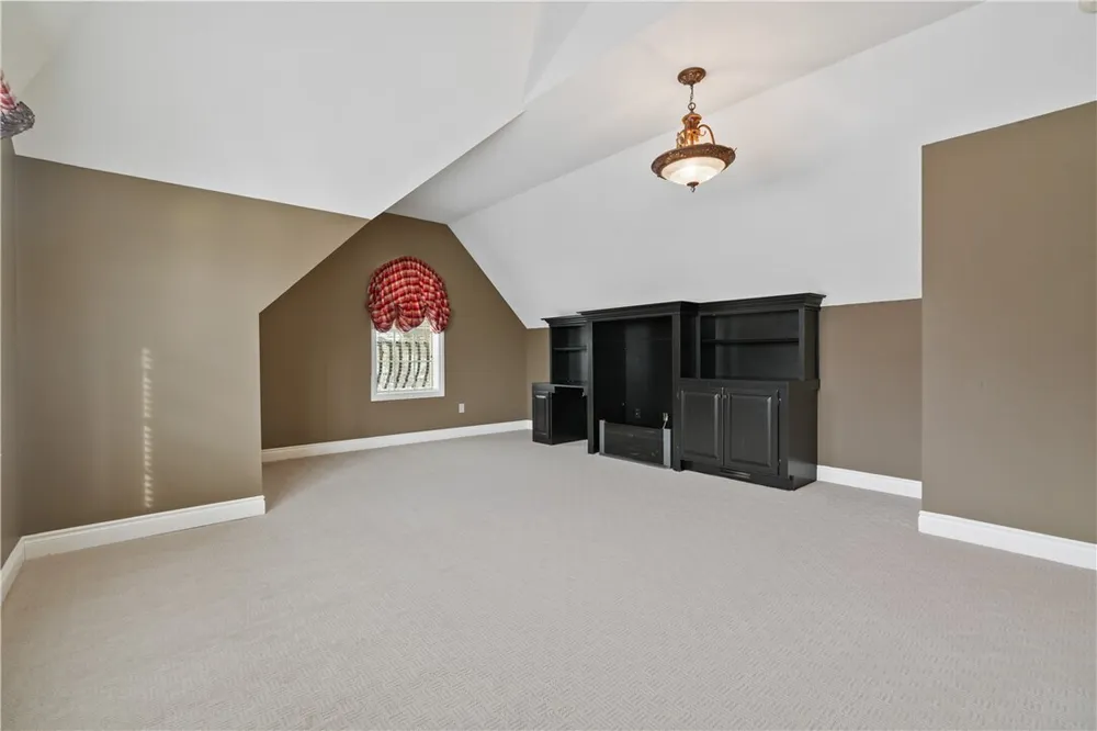 470 Four Lakes Dr, Gibsonia, PA 15044