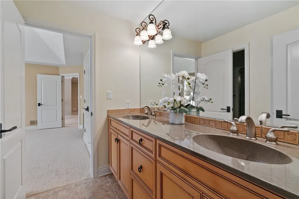 470 Four Lakes Dr, Gibsonia, PA 15044