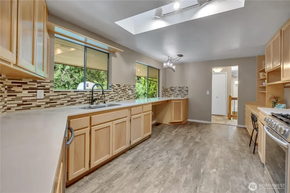 18506 SE 294th St, Kent, WA 98042