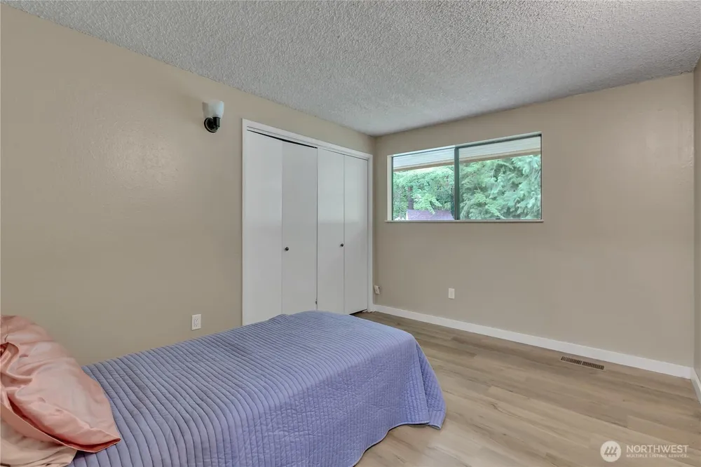 18506 SE 294th St, Kent, WA 98042