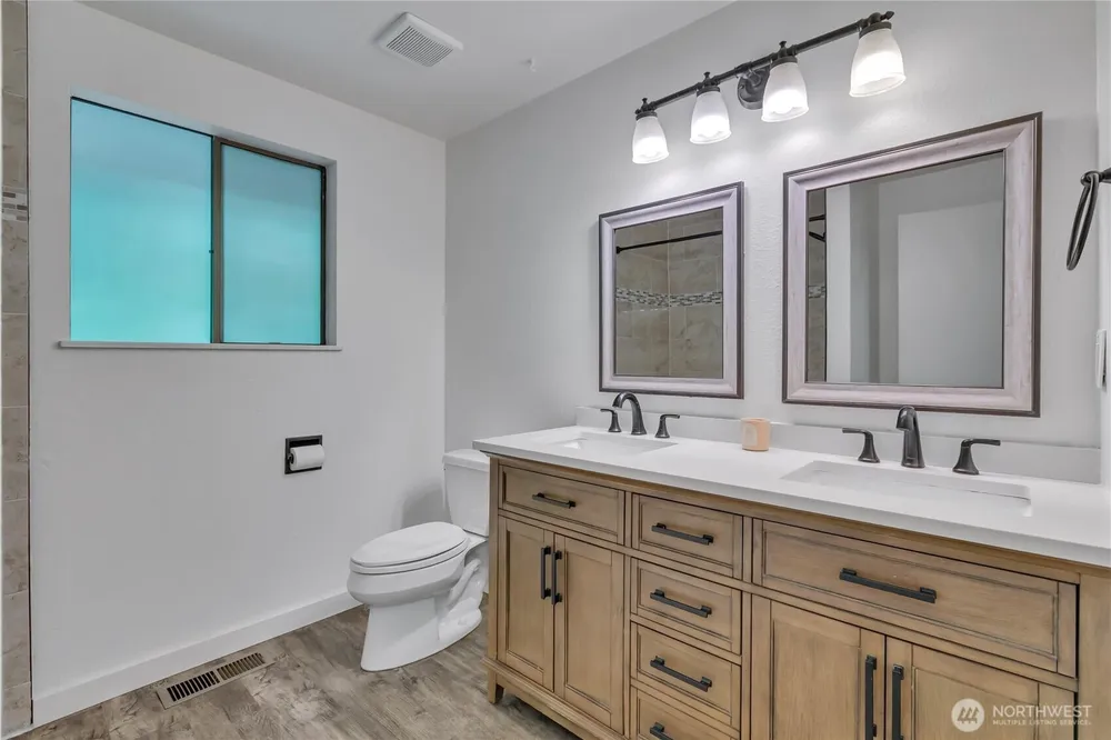 18506 SE 294th St, Kent, WA 98042