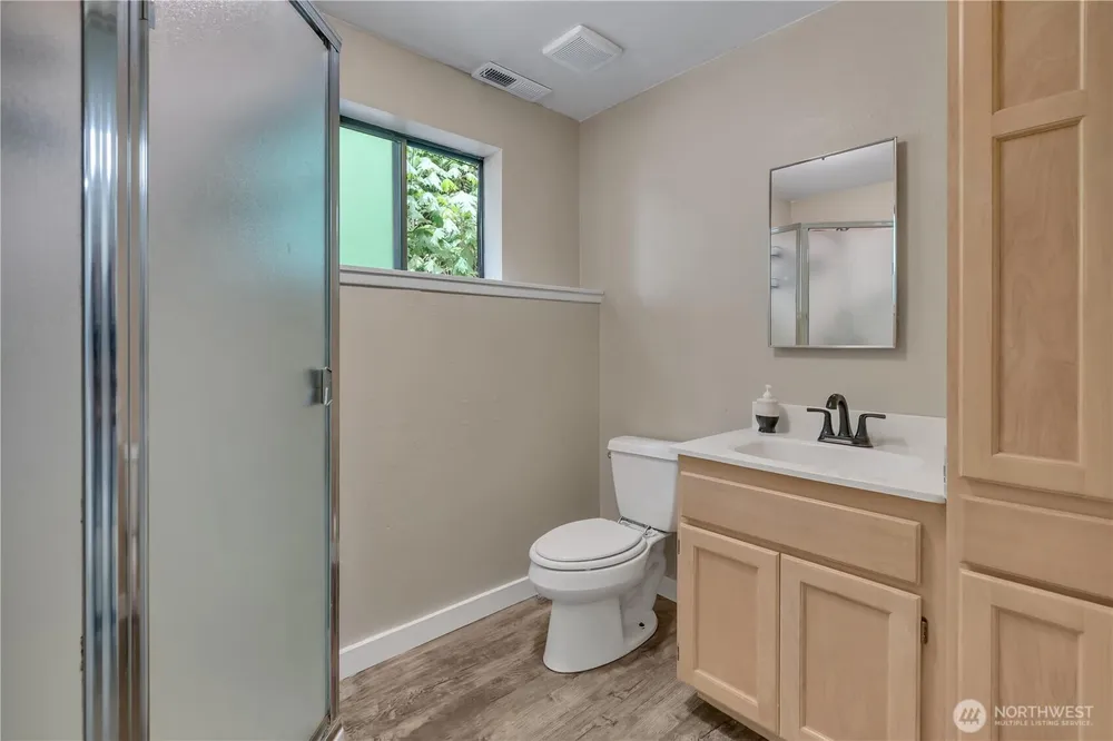 18506 SE 294th St, Kent, WA 98042