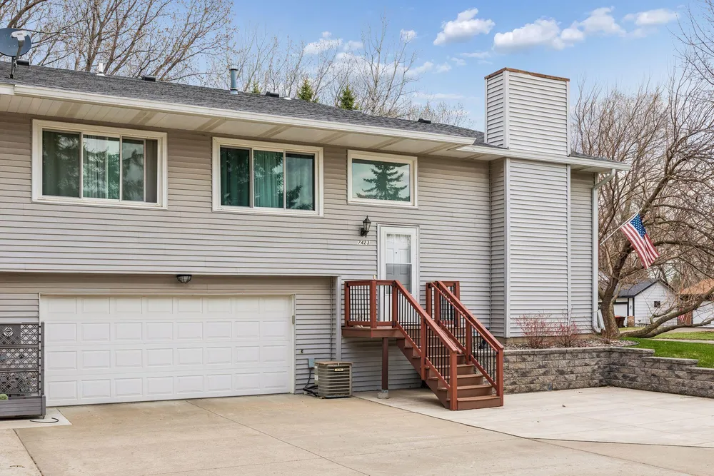 7423 Borman Ave, Inver Grove Heights, MN 55076
