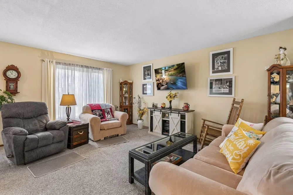 7423 Borman Ave, Inver Grove Heights, MN 55076
