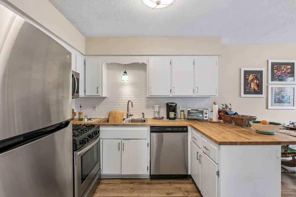 7423 Borman Ave, Inver Grove Heights, MN 55076