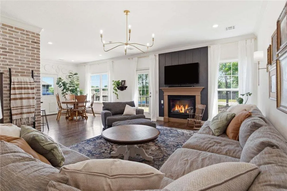 6405 SW Heritage Ave, Bentonville, AR 72713
