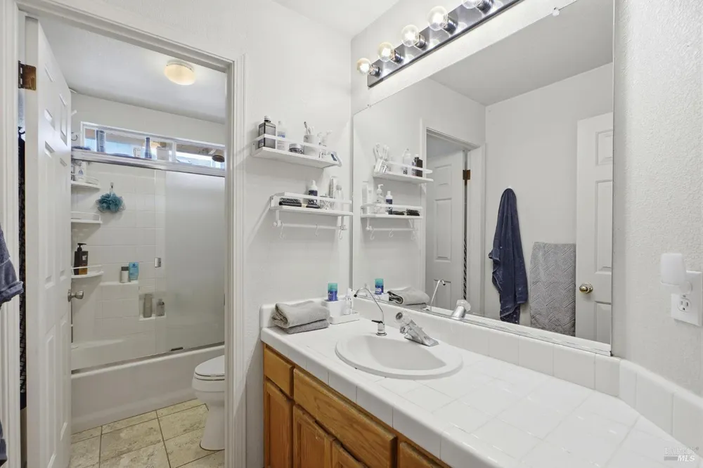 1731 Walnut Creek Dr, Santa Rosa, CA 95403