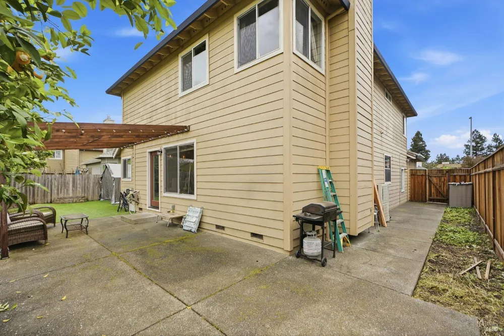 1731 Walnut Creek Dr, Santa Rosa, CA 95403