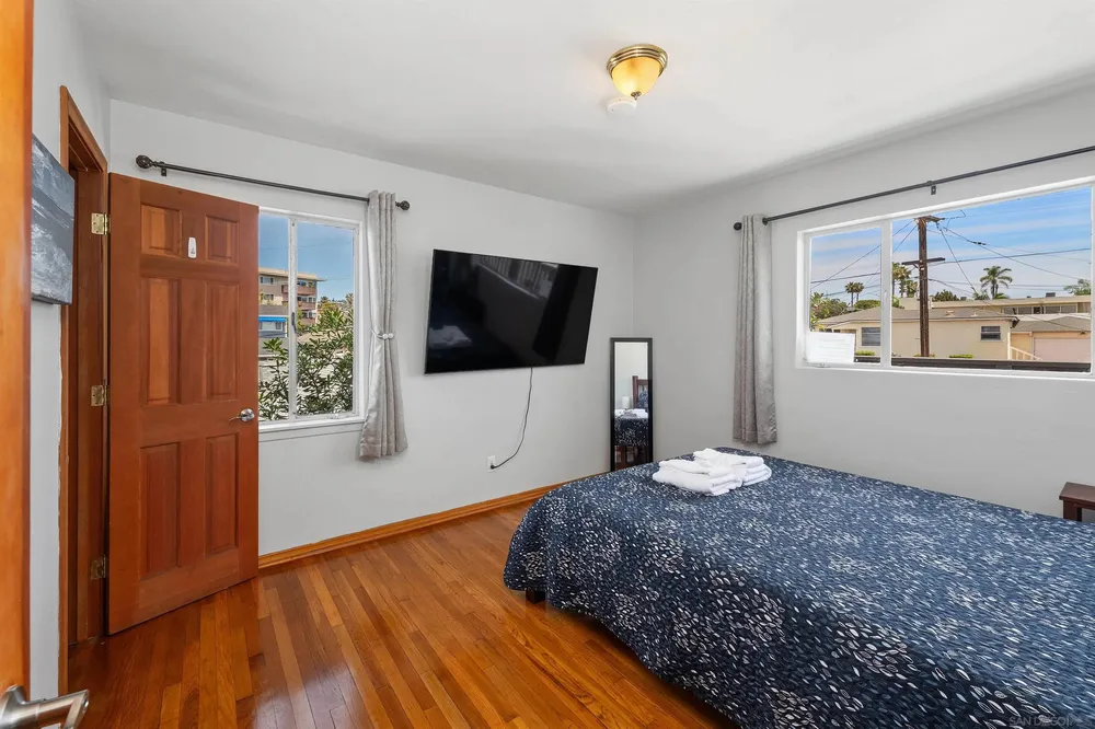 4980 Crystal Dr, San Diego, CA 92109
