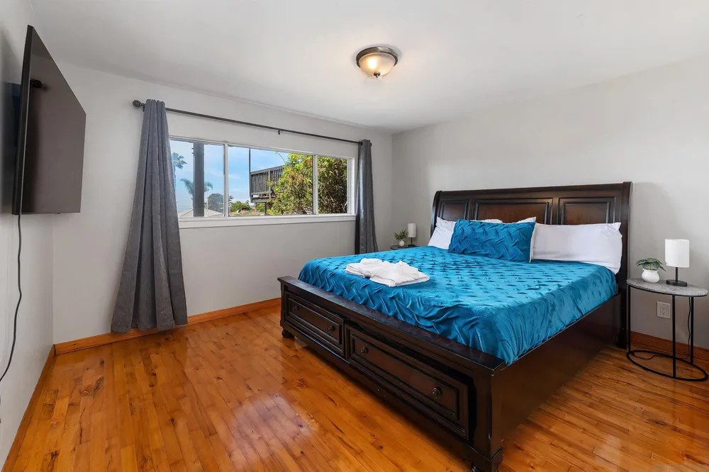 4980 Crystal Dr, San Diego, CA 92109