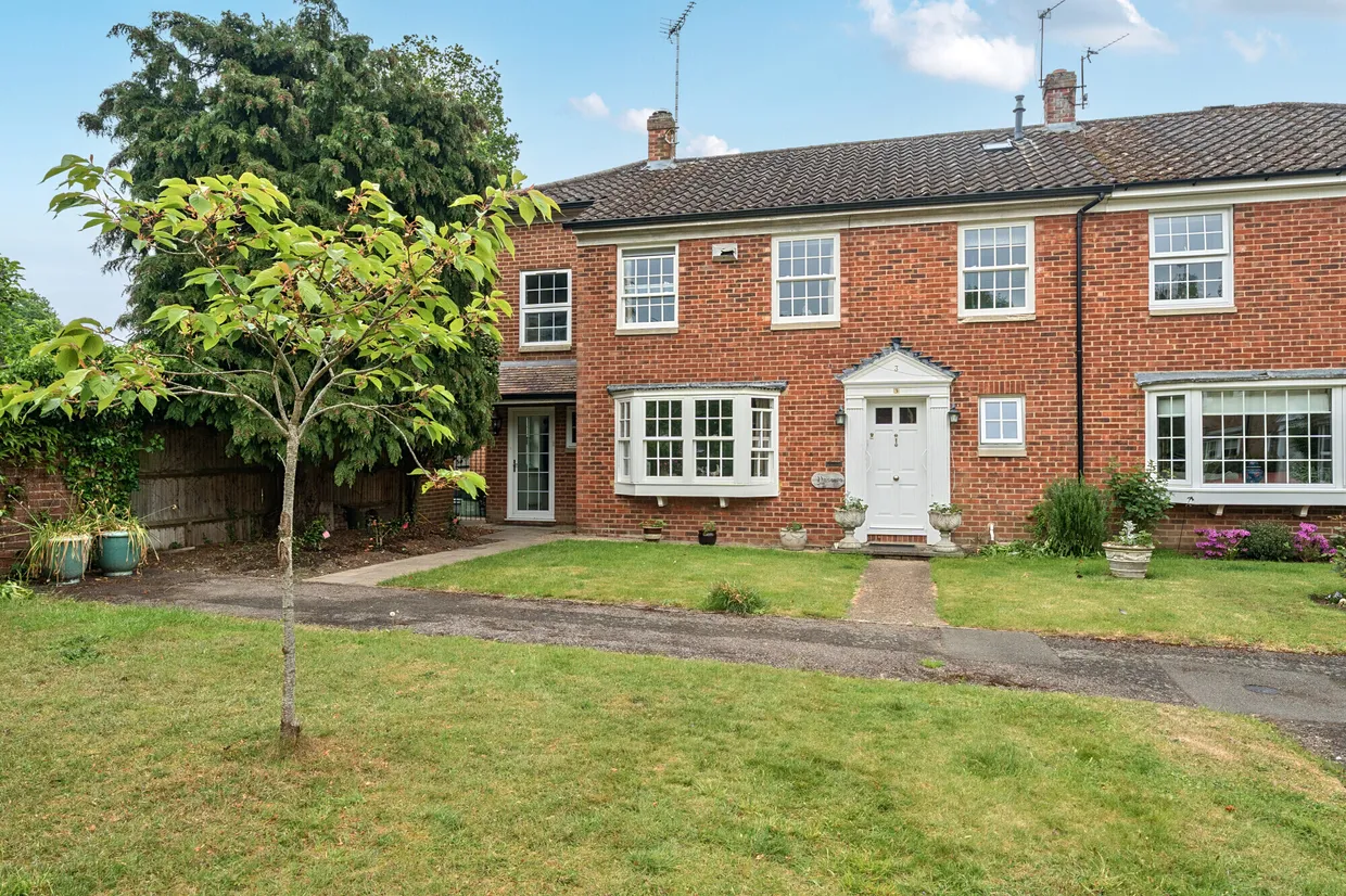 Kiln Gardens, Hartley Wintney, RG27 photo 1
