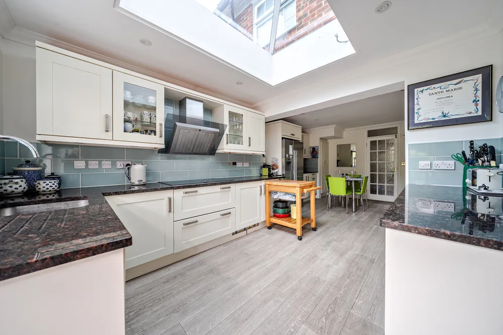Kiln Gardens, Hartley Wintney, RG27 photo 5