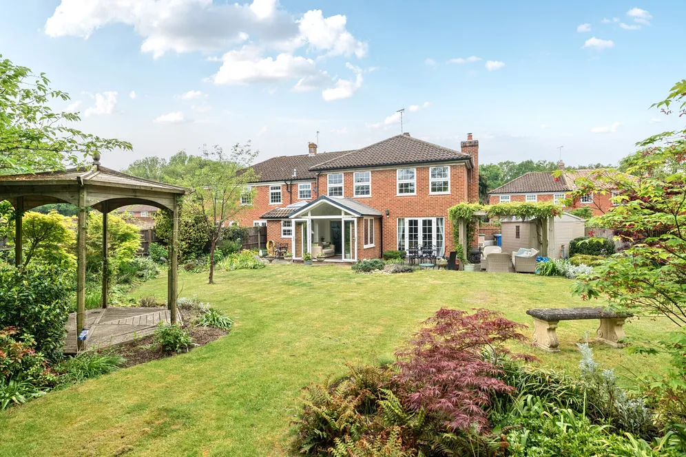 Kiln Gardens, Hartley Wintney, RG27 photo 7