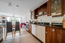 Kiln Gardens, Hartley Wintney, RG27 photo 9