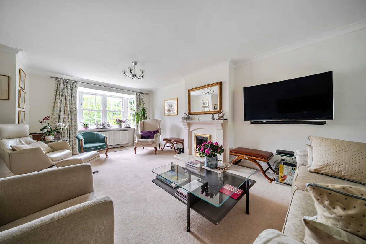 Kiln Gardens, Hartley Wintney, RG27 photo 10